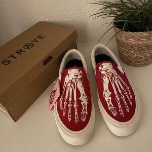 New! Straye Men’s Slip-on Skate Shoes / Red Skeleton Pattern